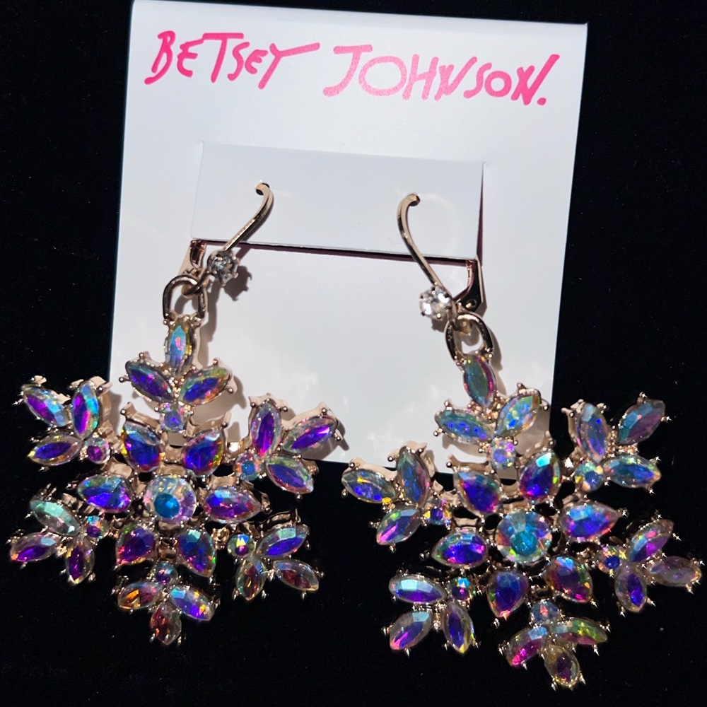 NEW BETSEY JOHNSON | Snowflake Iridescent Crystal ❄️ Earrings